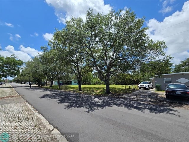2 of 3 - 833 Nw 12th Ave, Fort Lauderdale, FL