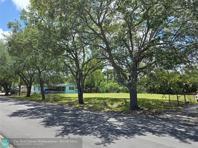 3 of 3 - 833 Nw 12th Ave, Fort Lauderdale, FL