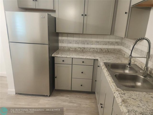 3 of 19 - 900 Sw 11th St 3, Hallandale, FL