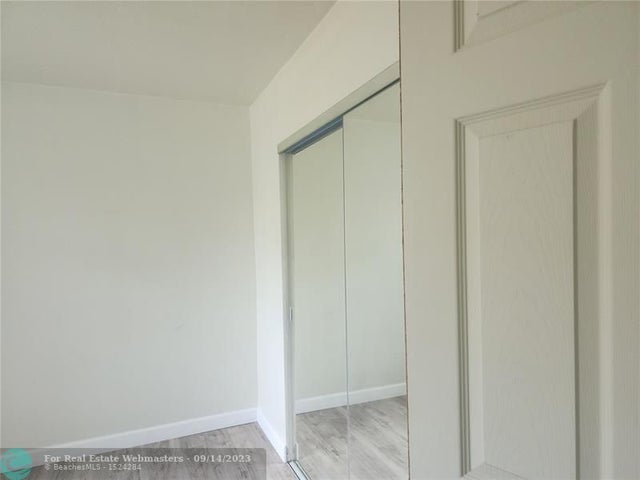 5 of 19 - 900 Sw 11th St 3, Hallandale, FL
