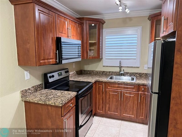 2 of 10 - 1925 Madison St 21, Hollywood, FL