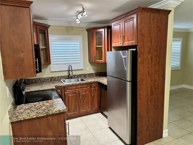 3 of 10 - 1925 Madison St 21, Hollywood, FL