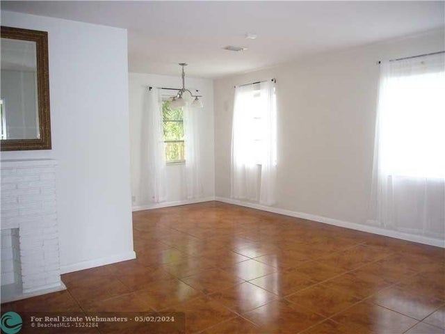 3 of 24 - 1316 S 19th Ave, Hollywood, FL