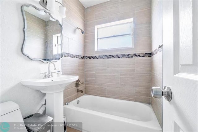 4 of 4 - 713 Nw 14th Ter 4, Fort Lauderdale, FL