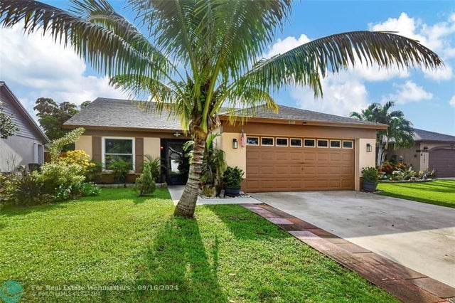 1 of 24 - 5105 Arbor Glen Cir, Lake Worth, FL