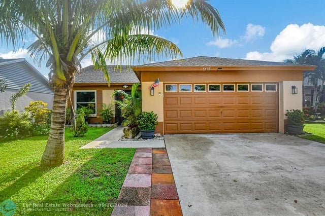 2 of 24 - 5105 Arbor Glen Cir, Lake Worth, FL