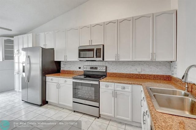 3 of 24 - 5105 Arbor Glen Cir, Lake Worth, FL