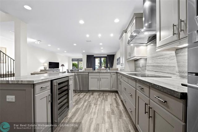 3 of 48 - 105 Isle Of Venice Dr 105, Fort Lauderdale, FL
