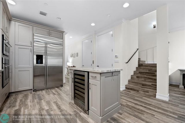 4 of 48 - 105 Isle Of Venice Dr 105, Fort Lauderdale, FL