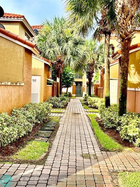 1 of 24 - 732 Sw 106th Ave, Hollywood, FL