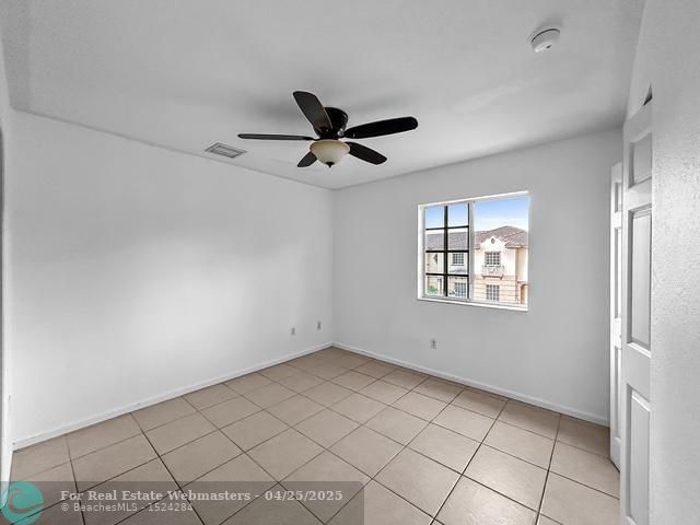 4 of 6 - 1213 Lucaya Dr, Riviera Beach, FL