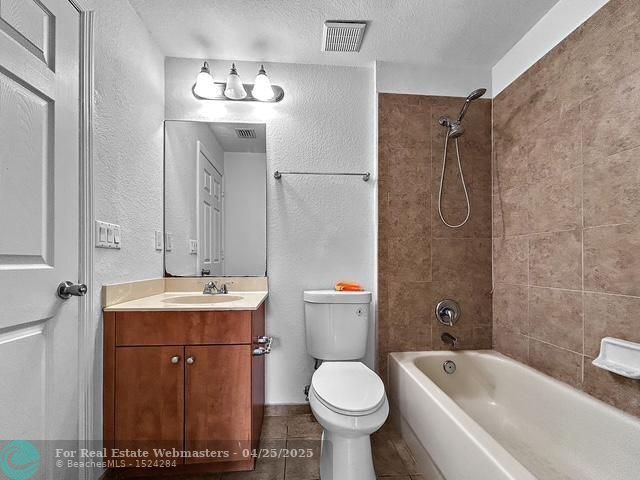 5 of 6 - 1213 Lucaya Dr, Riviera Beach, FL