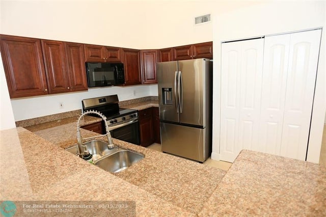 5 of 33 - 6609 Marissa Cir, Lake Worth, FL