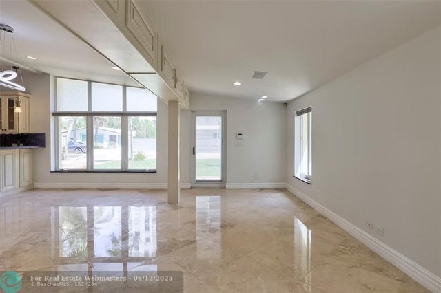 4 of 42 - 3322 Ne 18th St, Fort Lauderdale, FL