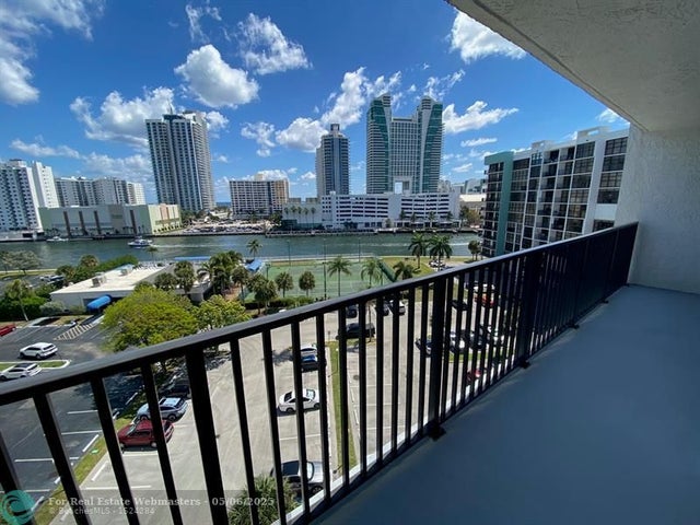3 of 28 - 400 Leslie Dr 810, Hallandale, FL