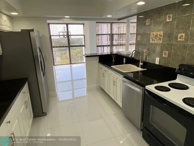 5 of 28 - 400 Leslie Dr 810, Hallandale, FL
