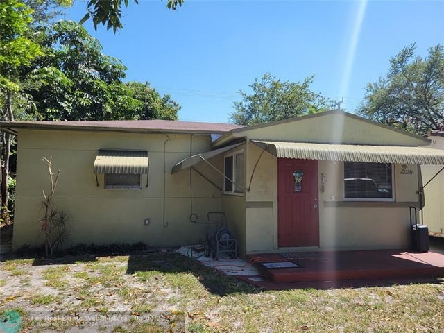 1 of 10 - 2534 Taft St Front, Hollywood, FL
