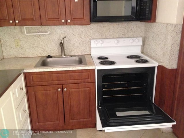 3 of 10 - 2534 Taft St Front, Hollywood, FL