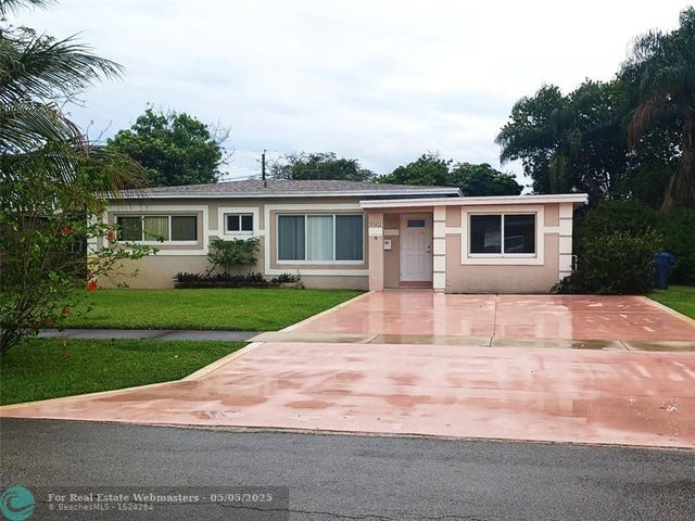 1 of 16 - 359 E Dayton Cir, Fort Lauderdale, FL