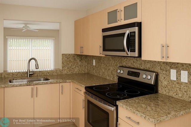 1 of 9 - 221 Palm Cir 221, Hollywood, FL