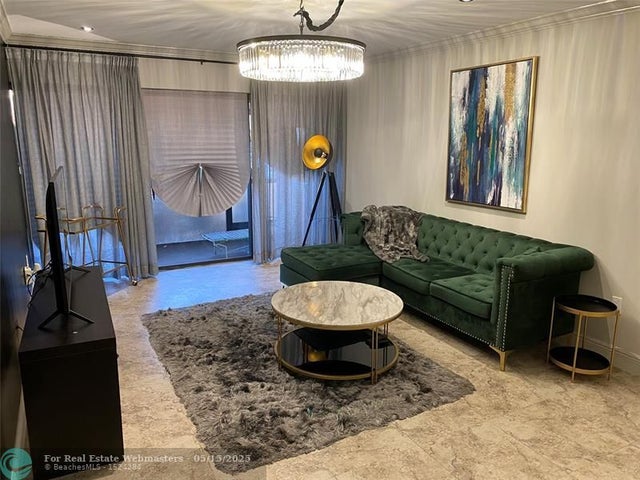 1 of 7 - 4040 N Hills Dr 5, Hollywood, FL