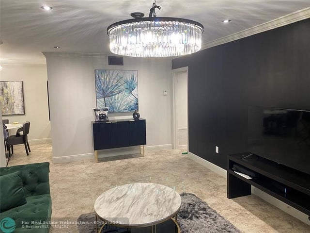 2 of 7 - 4040 N Hills Dr 5, Hollywood, FL