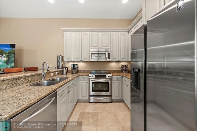 4 of 27 - 423 Sw 16th St, Fort Lauderdale, FL