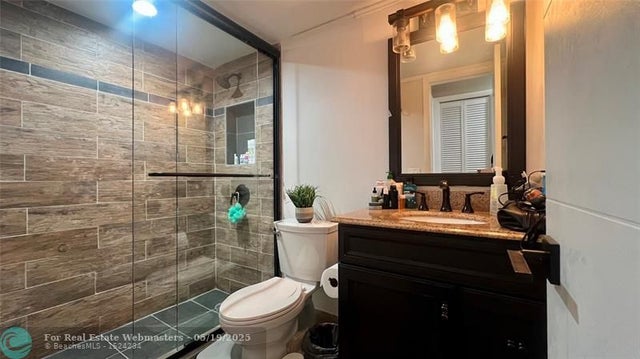 4 of 9 - 4040 N Hills Dr 25, Hollywood, FL