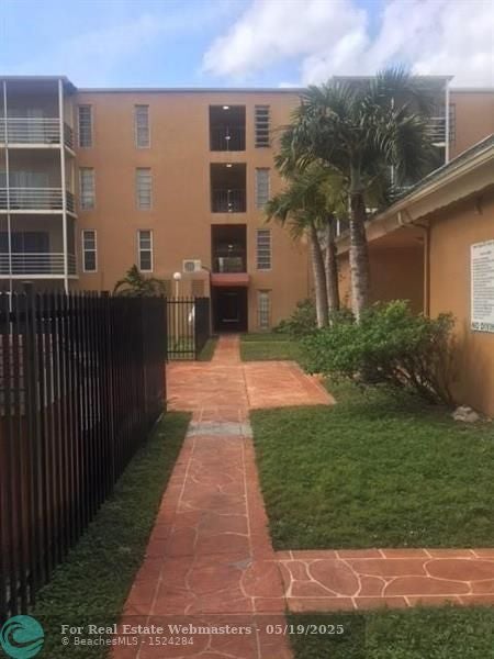 4848 Nw 24th Ct 315, Lauderdale Lakes