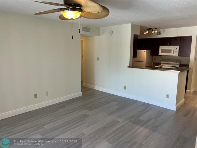 4 of 23 - 875 Riverside Dr, Coral Springs, FL