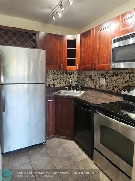 3 of 13 - 151 Se 6th Ave 10, Pompano Beach, FL