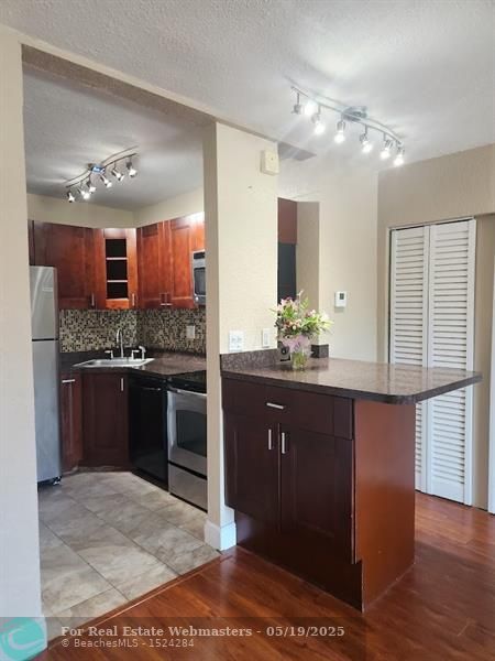 4 of 13 - 151 Se 6th Ave 10, Pompano Beach, FL