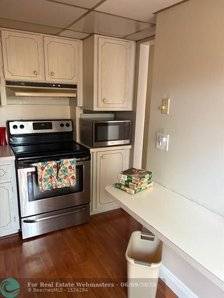 5 of 13 - 117 Essex Rd, Hollywood, FL