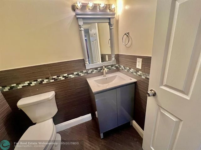 4 of 15 - 3192 N Pine Island Rd, Fort Lauderdale, FL