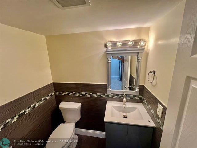 5 of 15 - 3192 N Pine Island Rd, Fort Lauderdale, FL
