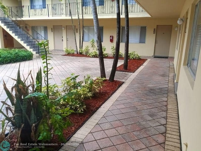 1 of 11 - 515 S Sequoia Dr 104, West Palm Beach, FL