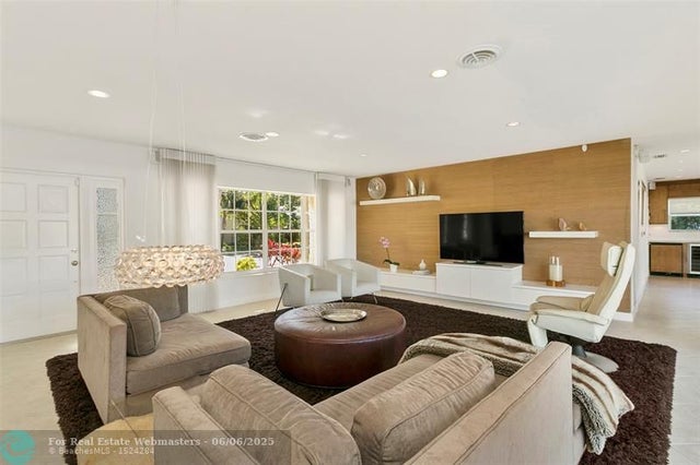 3 of 28 - 2761 Ne 9th Ct, Pompano Beach, FL