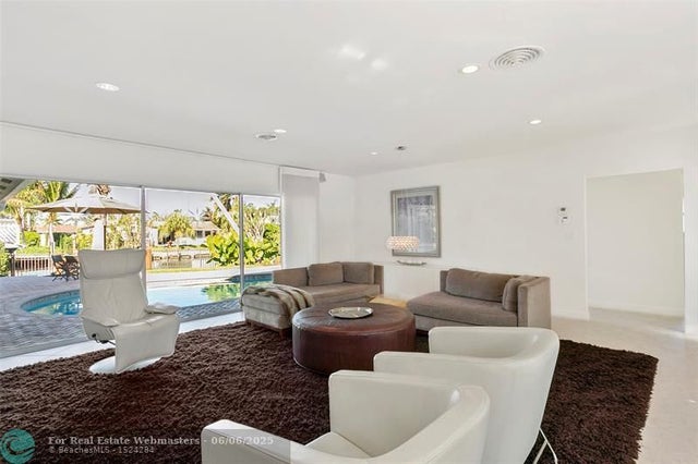 4 of 28 - 2761 Ne 9th Ct, Pompano Beach, FL
