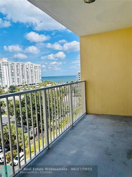 4 of 24 - 1200 Hibiscus Ave 903, Pompano Beach, FL