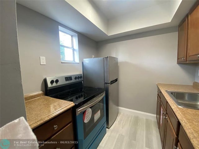 2 of 9 - 321 Sw 14th St, Fort Lauderdale, FL