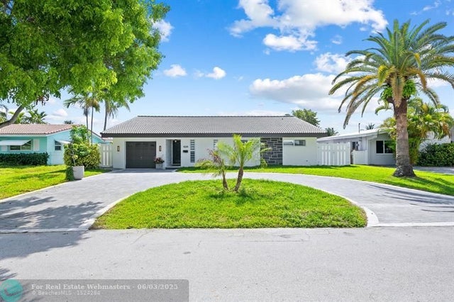 1 of 24 - 420 Se 13th Ave, Pompano Beach, FL