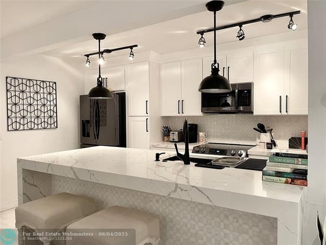 4 of 28 - 1405 Miami Rd 9, Fort Lauderdale, FL