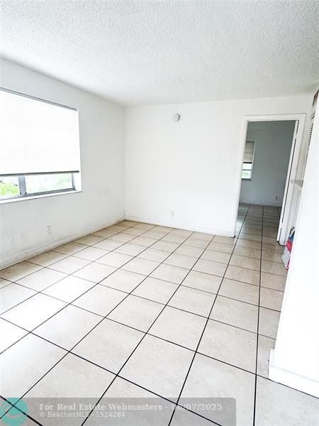 2 of 7 - 95 Ne 41st St 195m, Fort Lauderdale, FL