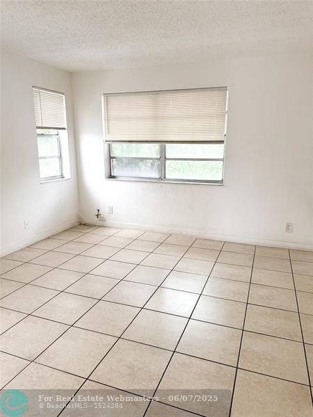 4 of 7 - 95 Ne 41st St 195m, Fort Lauderdale, FL