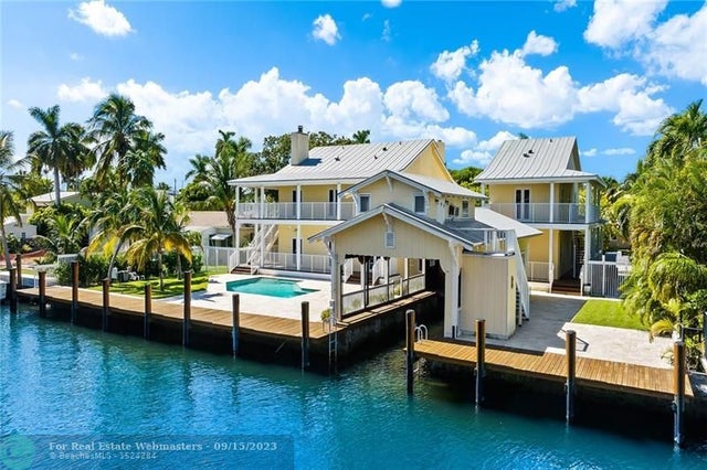3 of 77 - 636 Solar Isle Dr, Fort Lauderdale, FL