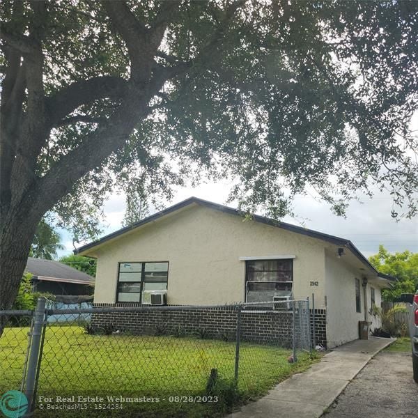 1 of 6 - 2942 Nw 6th Ct, Pompano Beach, FL