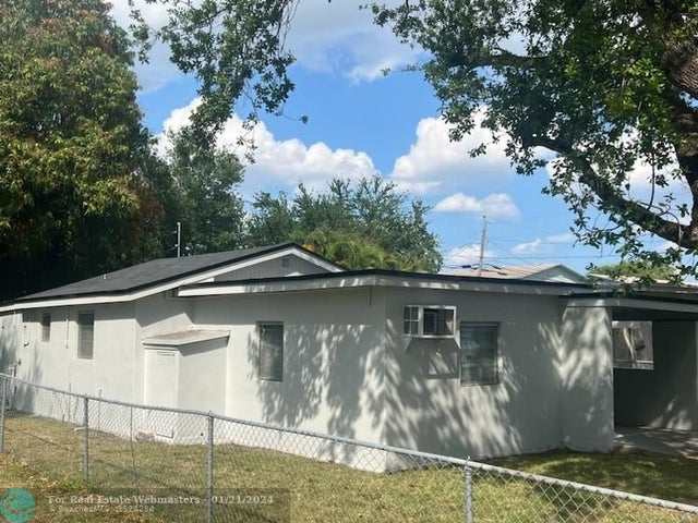 2 of 14 - 6141 Garfield St, Hollywood, FL