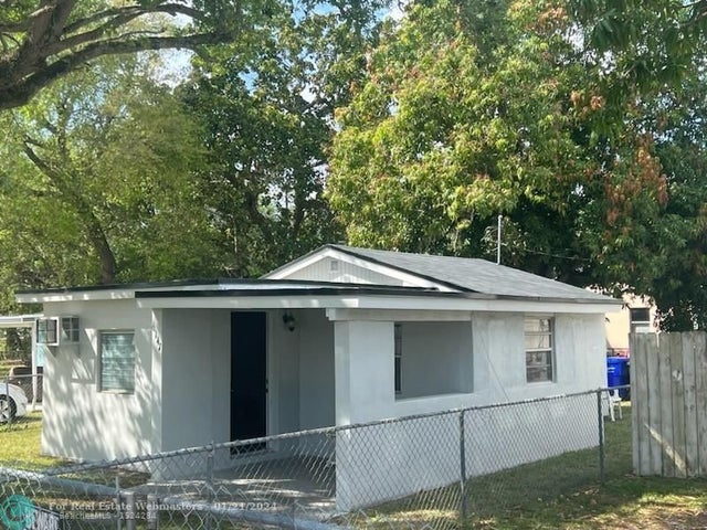 3 of 14 - 6141 Garfield St, Hollywood, FL