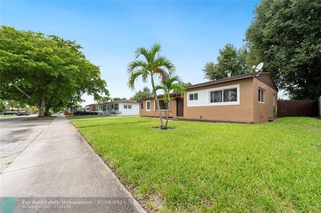 1 of 15 - 1821 Nw 186th St, Miami Gardens, FL