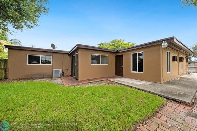 2 of 15 - 1821 Nw 186th St, Miami Gardens, FL